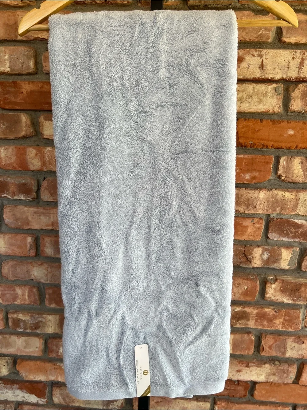 Hotel brand Plush Light Blue bath towel. 30x54 New